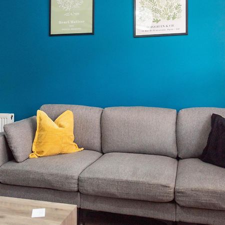 Stock Street Apartment Пейзли Екстериор снимка