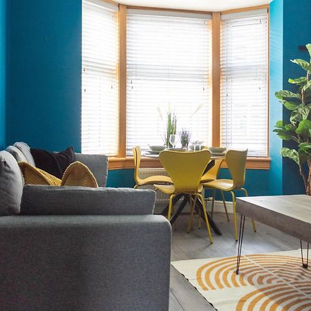 Stock Street Apartment Пейзли Екстериор снимка