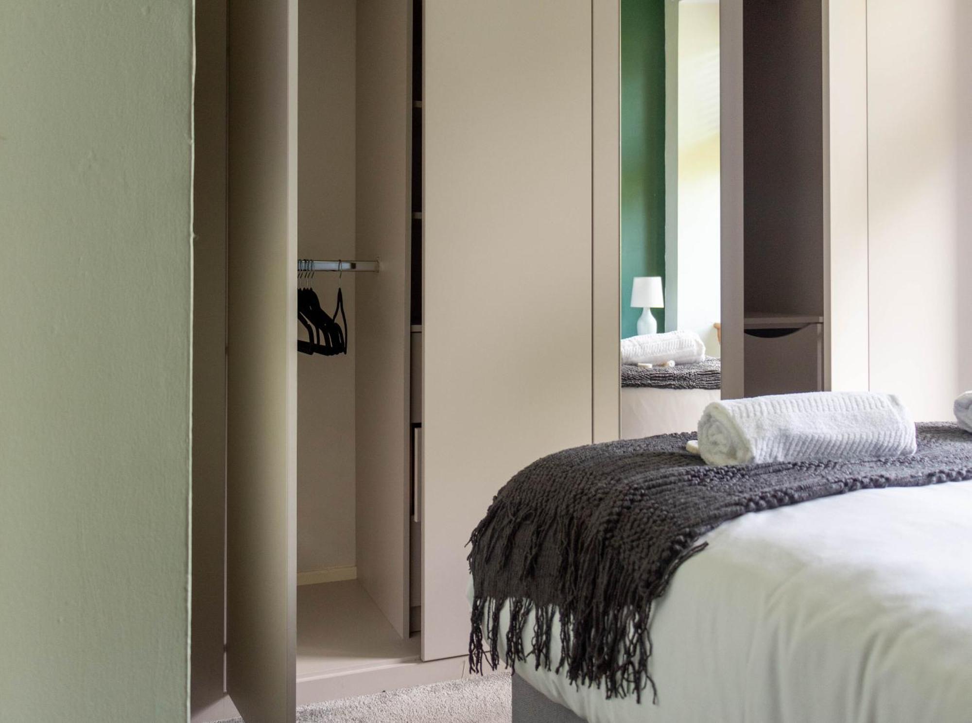 Stock Street Apartment Пейзли Екстериор снимка