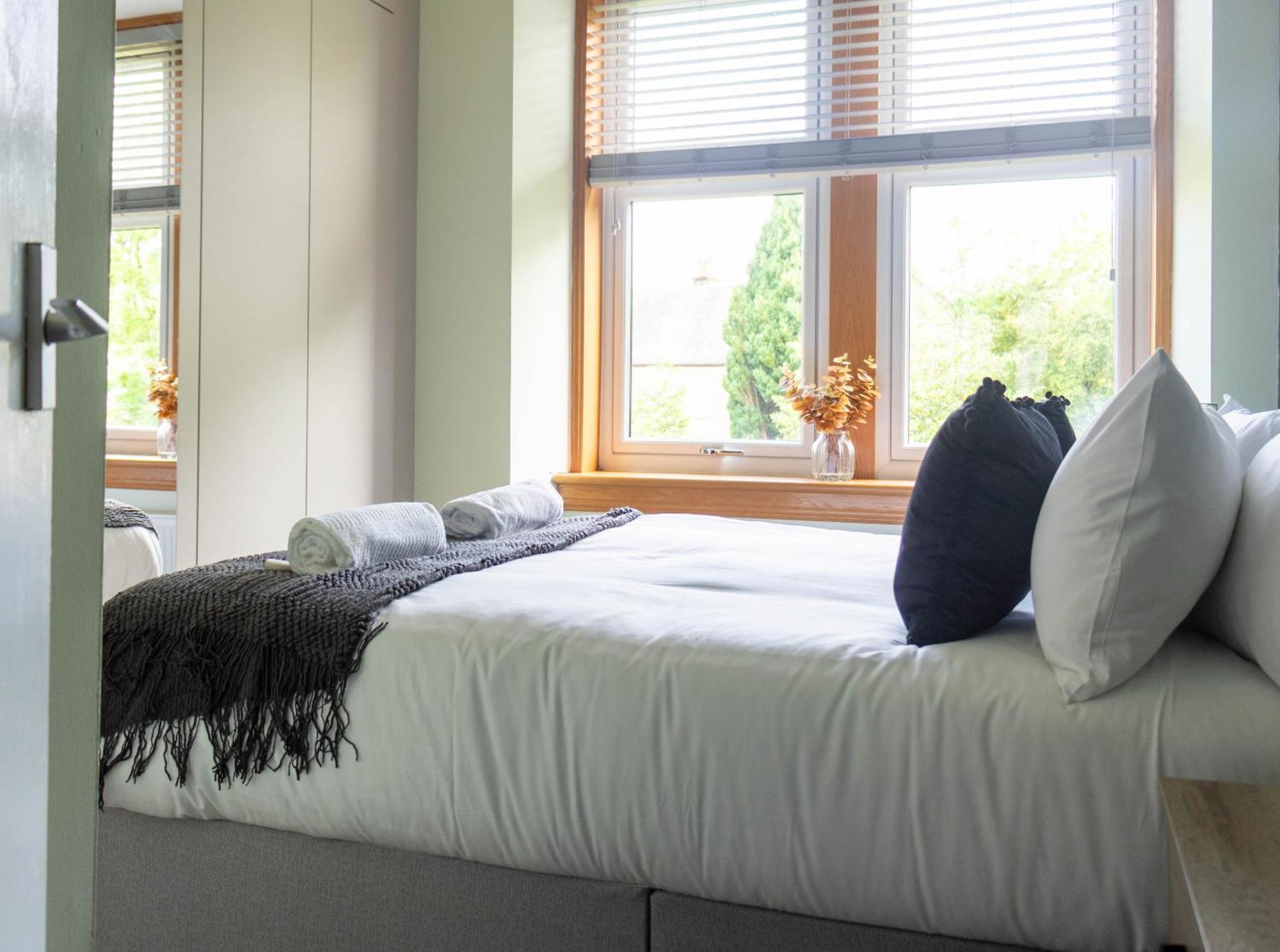 Stock Street Apartment Пейзли Екстериор снимка
